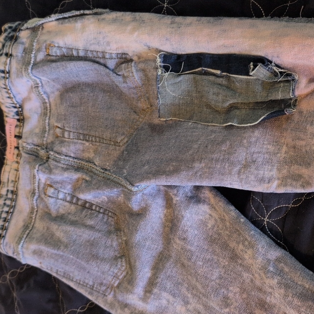 Almost Famous Light Blue Pink Wash Distressed With Holes 90's grunge Jeans GUC - Picture 11 of 12